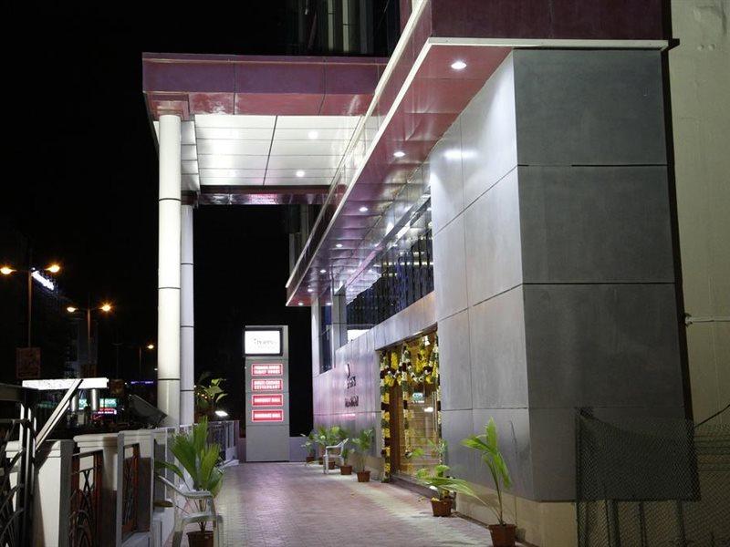 Poppys S.E.T Residency Hotel Kumbakonam Ngoại thất bức ảnh