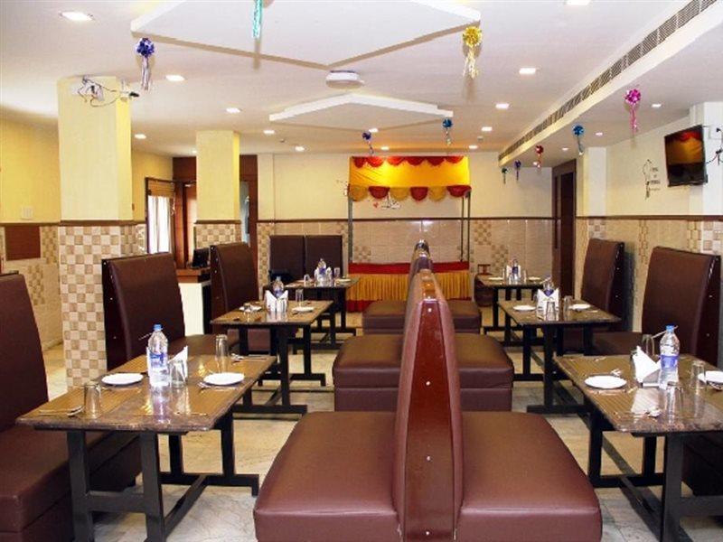 Poppys S.E.T Residency Hotel Kumbakonam Ngoại thất bức ảnh