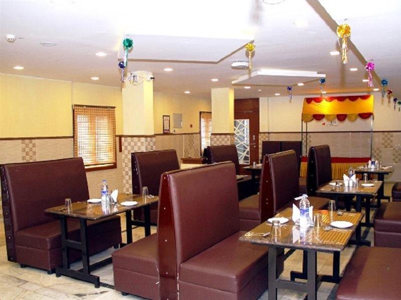 Poppys S.E.T Residency Hotel Kumbakonam Ngoại thất bức ảnh