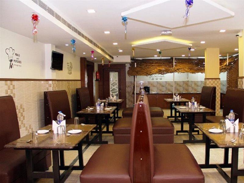 Poppys S.E.T Residency Hotel Kumbakonam Ngoại thất bức ảnh