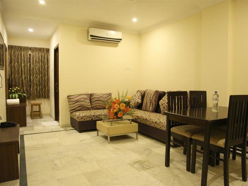 Poppys S.E.T Residency Hotel Kumbakonam Ngoại thất bức ảnh