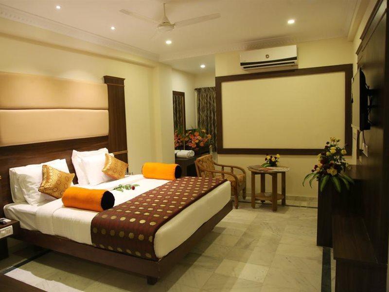 Poppys S.E.T Residency Hotel Kumbakonam Ngoại thất bức ảnh