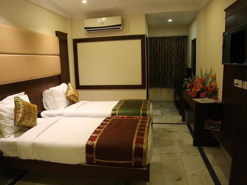 Poppys S.E.T Residency Hotel Kumbakonam Ngoại thất bức ảnh