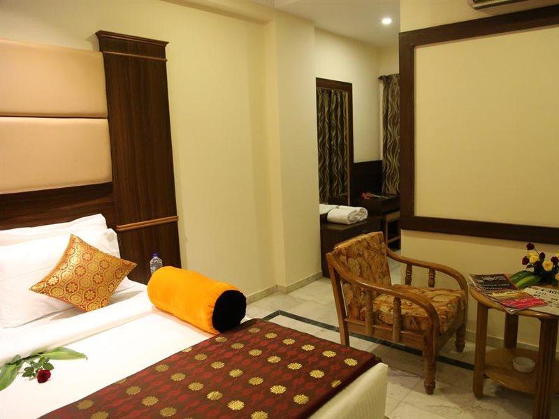 Poppys S.E.T Residency Hotel Kumbakonam Ngoại thất bức ảnh