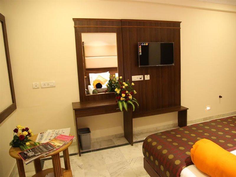 Poppys S.E.T Residency Hotel Kumbakonam Ngoại thất bức ảnh