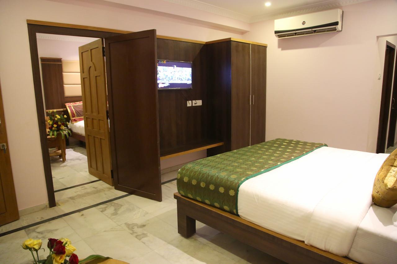 Poppys S.E.T Residency Hotel Kumbakonam Ngoại thất bức ảnh