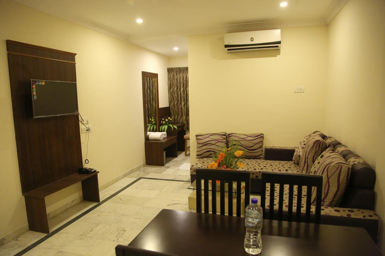 Poppys S.E.T Residency Hotel Kumbakonam Ngoại thất bức ảnh