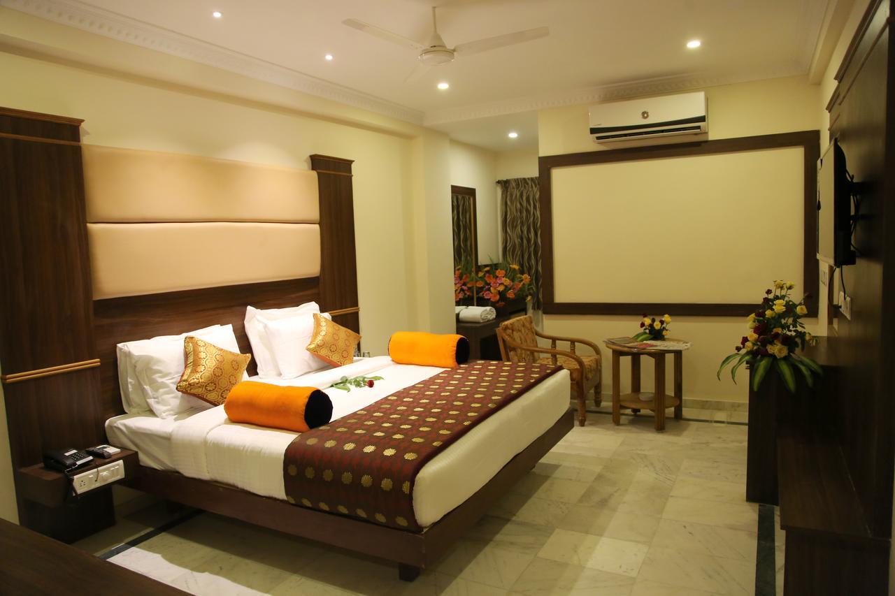 Poppys S.E.T Residency Hotel Kumbakonam Ngoại thất bức ảnh