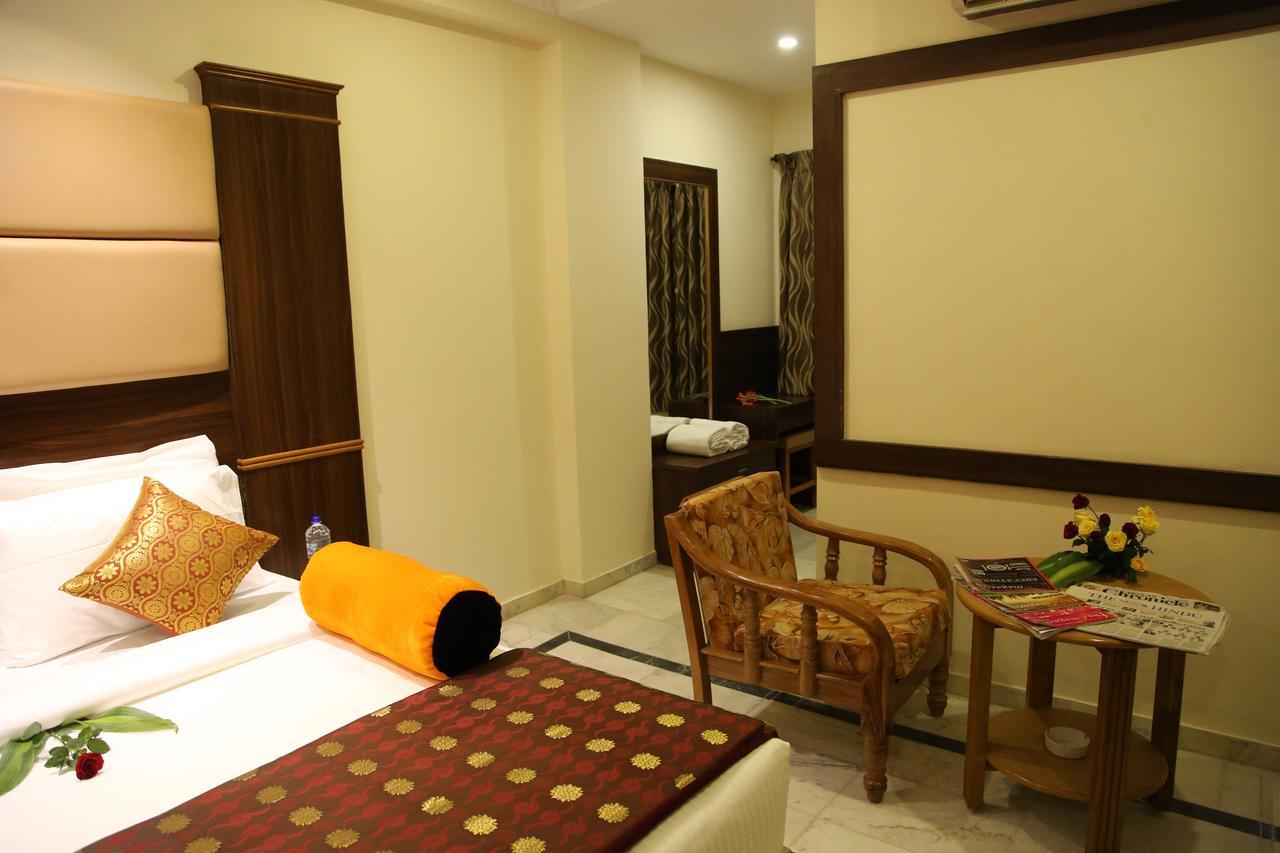 Poppys S.E.T Residency Hotel Kumbakonam Ngoại thất bức ảnh