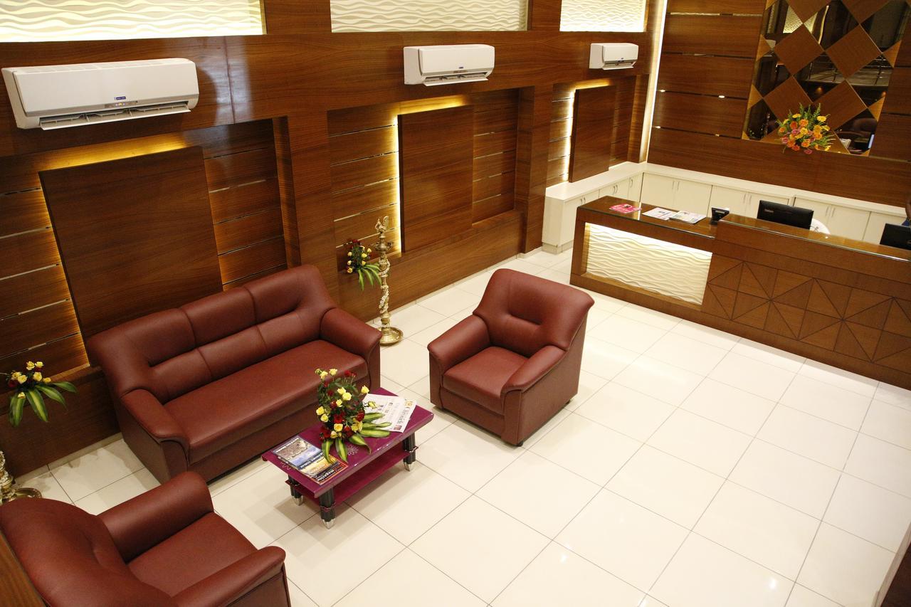 Poppys S.E.T Residency Hotel Kumbakonam Ngoại thất bức ảnh