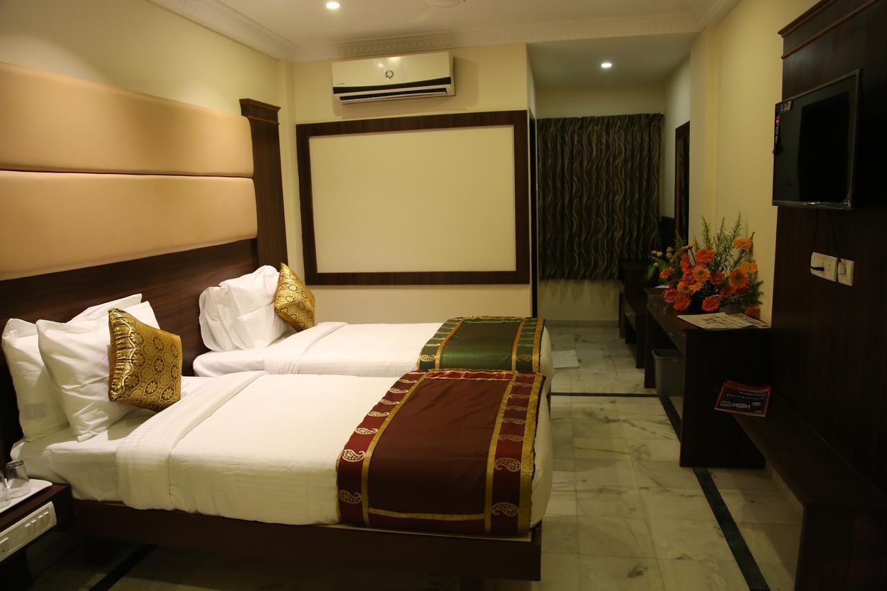 Poppys S.E.T Residency Hotel Kumbakonam Ngoại thất bức ảnh
