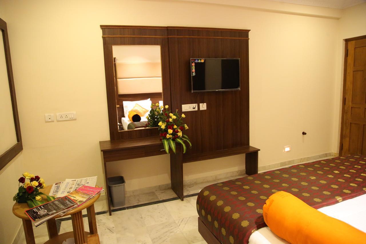 Poppys S.E.T Residency Hotel Kumbakonam Ngoại thất bức ảnh